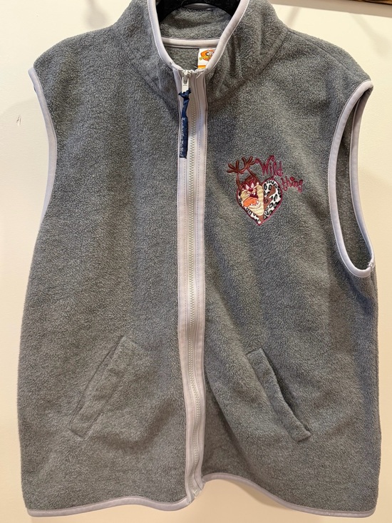 Looney Tunes Mania Jackets & Blazers - VINTAGE 2000 LOONEY TUNES Women’s Taz Hearts Fleece Vest